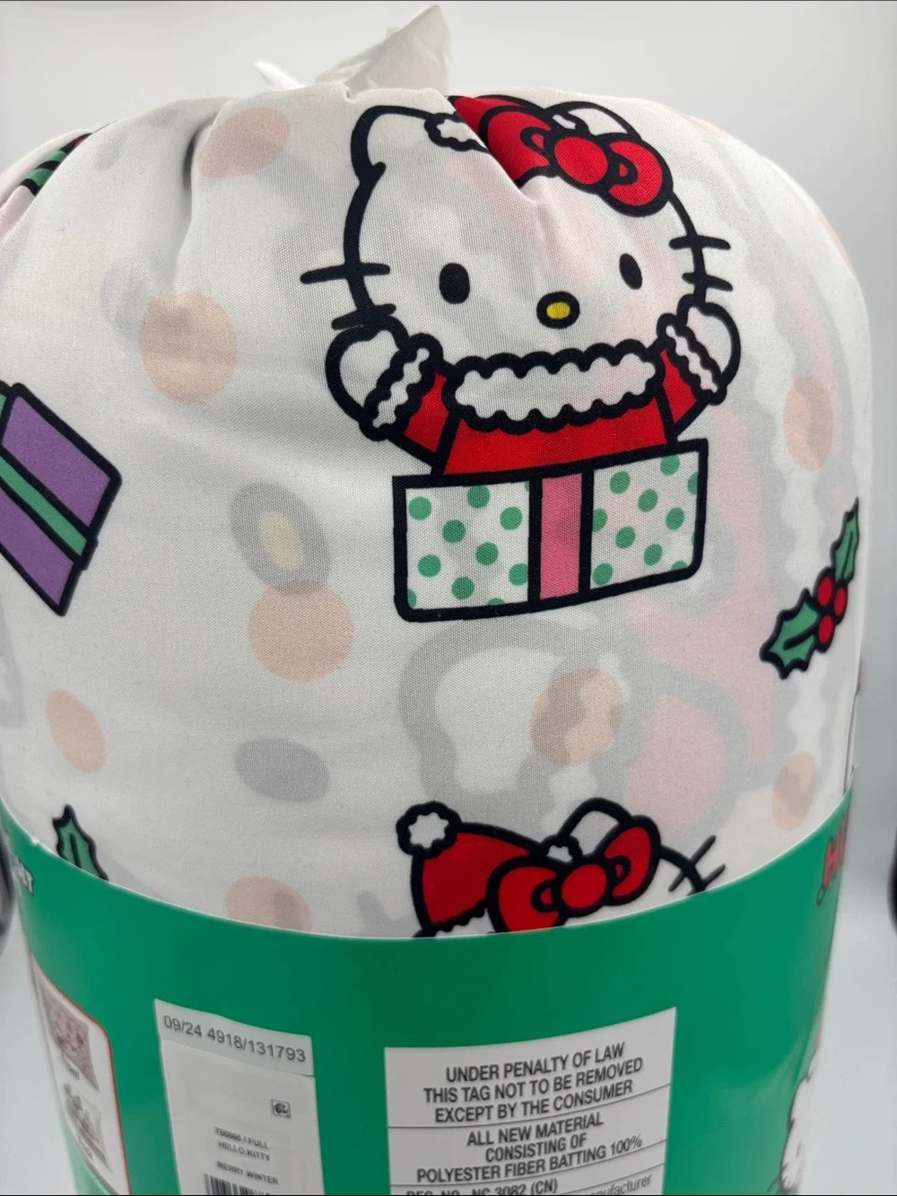 NWT Hello Kitty Full Size Reversible Merry Winter ComforterBed Set 5pc + Bag